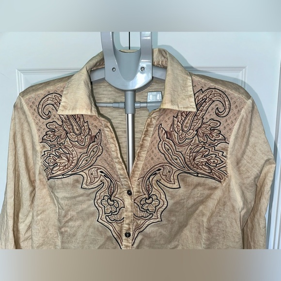 Reba Western Shirt with Embroidered Accents - Picture 4 of 5